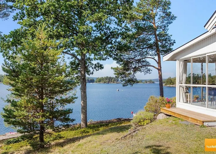 Ekudden. Idylliskt Naera Sjoe. Egen Strand.
